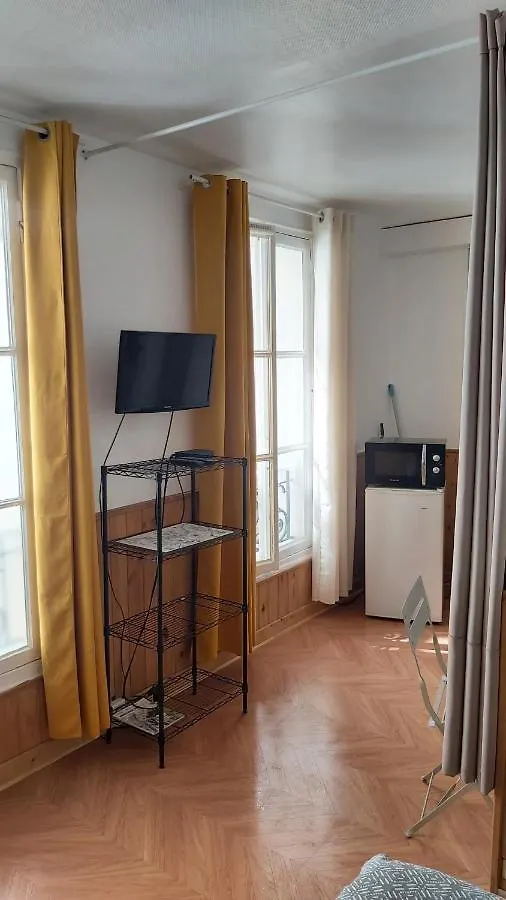 Studio Rue Gauthey Paris 17 France